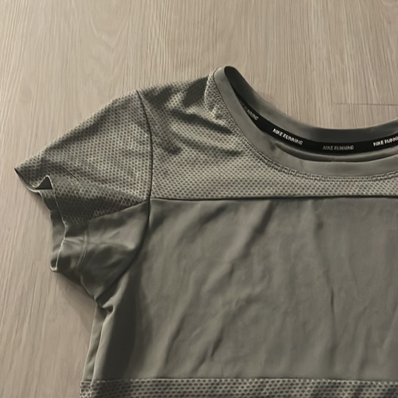 Cropped Nike workout tee Dri Fit Running - Picture 3 of 4